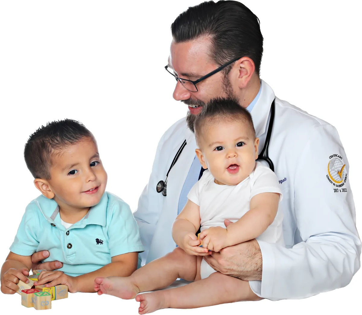 Consulta pediátrica del Dr. Fernando Duque con dos niños en Zapopan